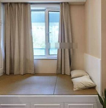 小孩子在睡觉的时候不用担心掉下来,榻榻米的下面也可以存放一些物品