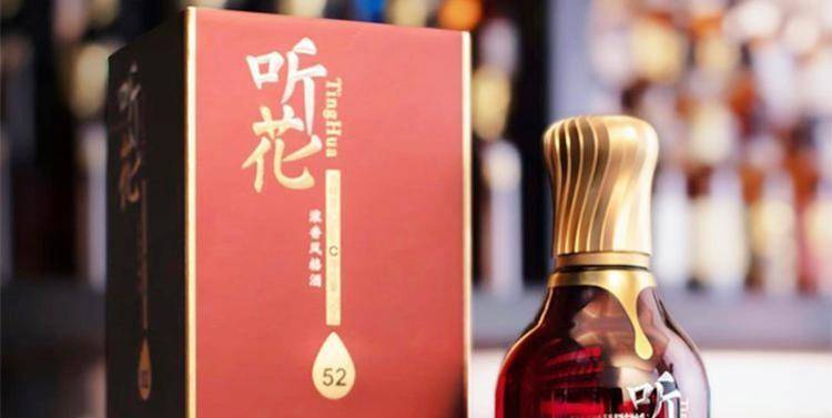 生产这个品牌白酒的厂家,原来就生产一种普通的白露酒,20元一瓶
