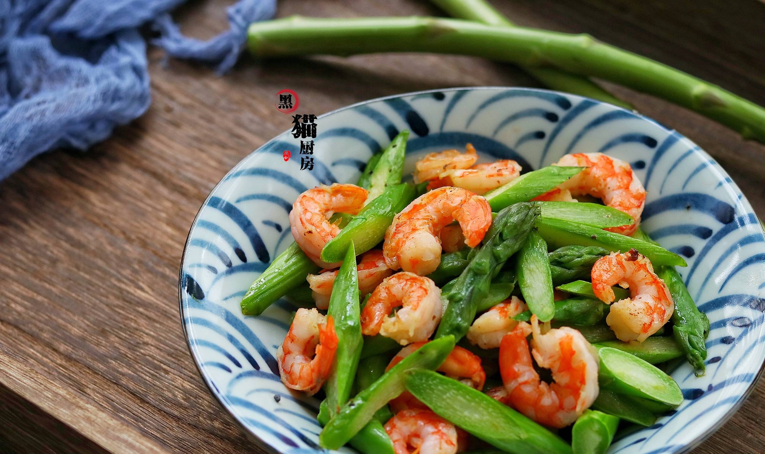 春天做这道菜给家人清肠胃,只有这个季节才有,每天吃一点好处多_芦笋_