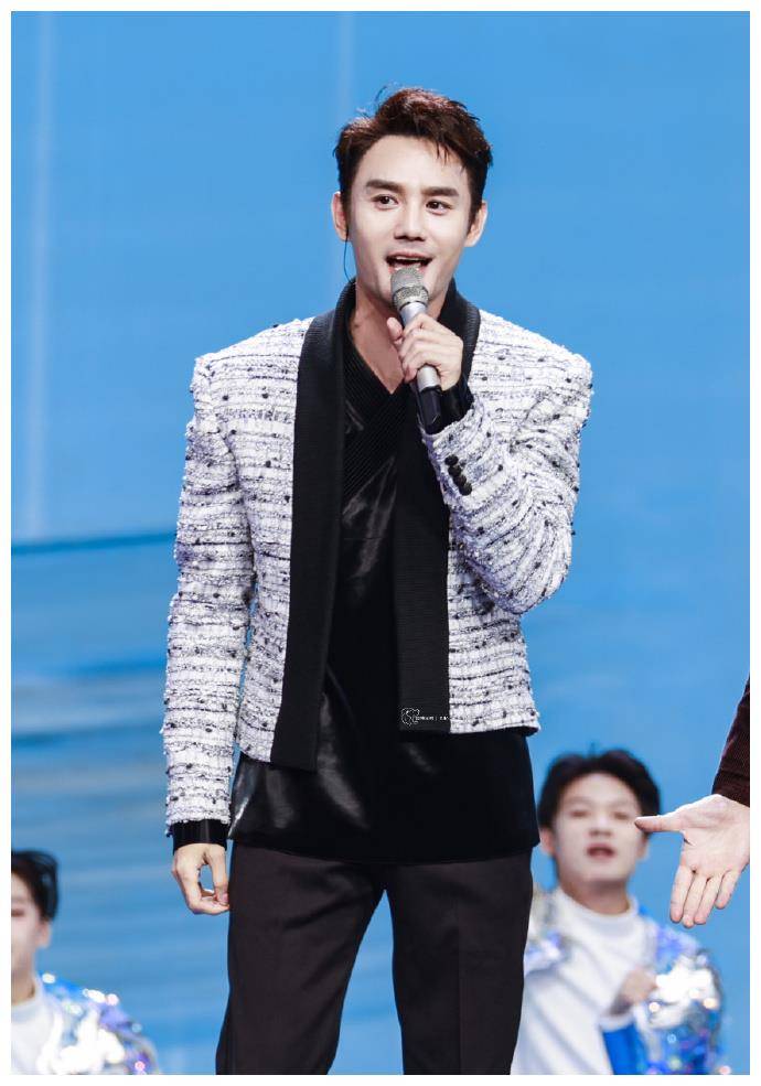 播出9年,8位主演的差距已拉开,真红还是假红一目了然_胡歌_靳东_王凯