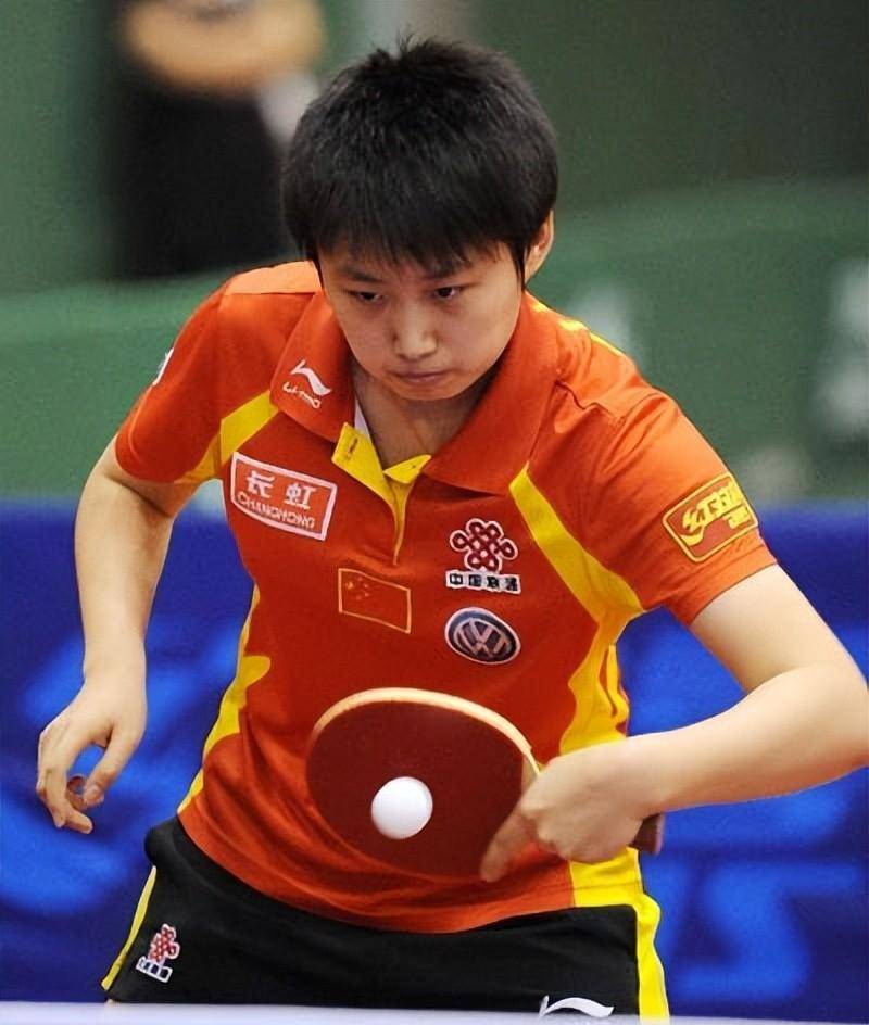 她19岁战胜张怡宁,26岁被开除,如今进军金融,娱乐圈变女神