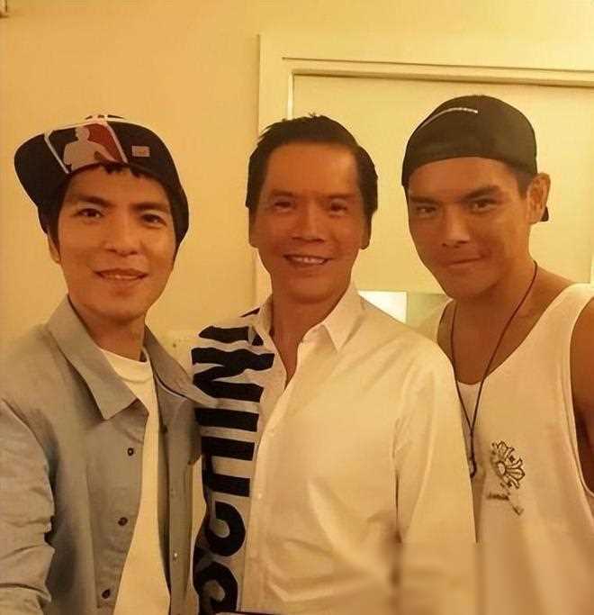 原创向佐和向佑被吐槽长相发文怒怼不要写我弟弟不会原谅任何人