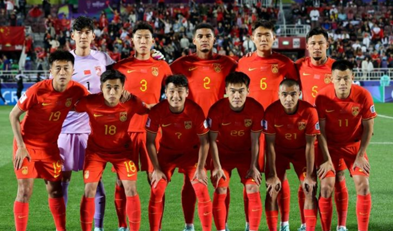 原创5人留队国足出征新加坡伊万沙场点兵谢鹏飞有望接班吴曦