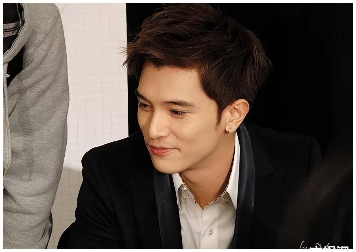 首播三集便冲上飙升榜第一,邱泽又火了,12段情史被扒_陈乔恩_唐嫣