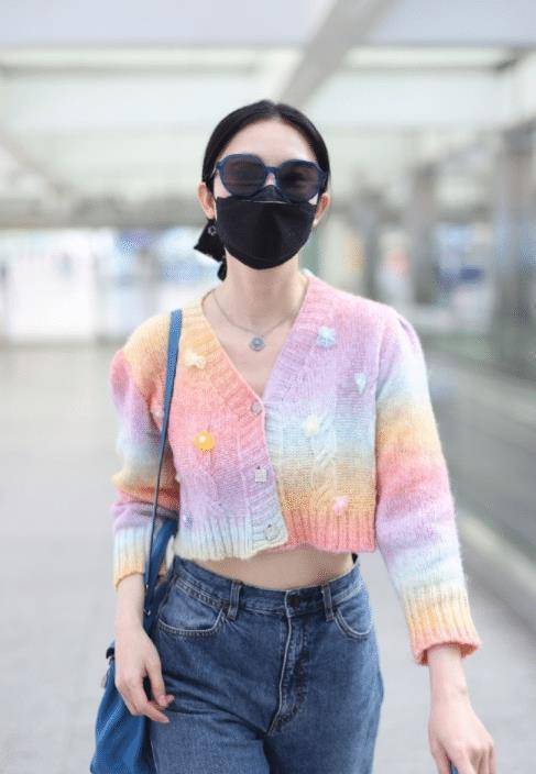 张俪的造型分析:短款露脐装——穿出纤细小蛮腰张俪也太"凡尔赛"了吧