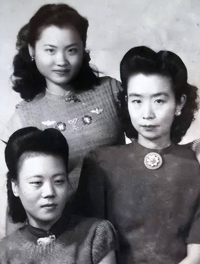 黄凝素看着眼前这个和自己当年一样陷入张大千深情眼眸中的杨宛君,只