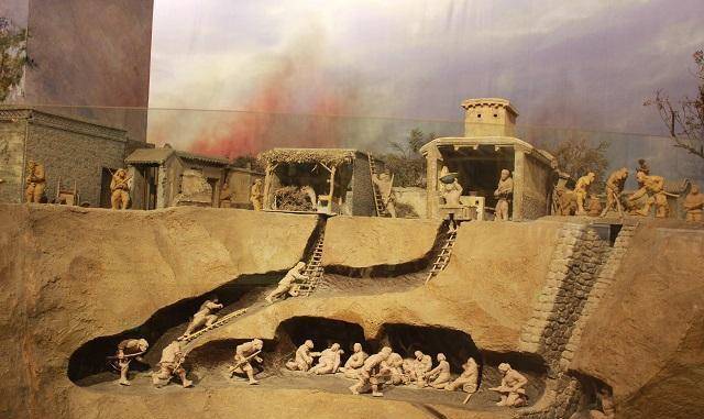 并且他还下令将城池周围阻碍射击的民房通通拆掉,将开阔地带布上地雷