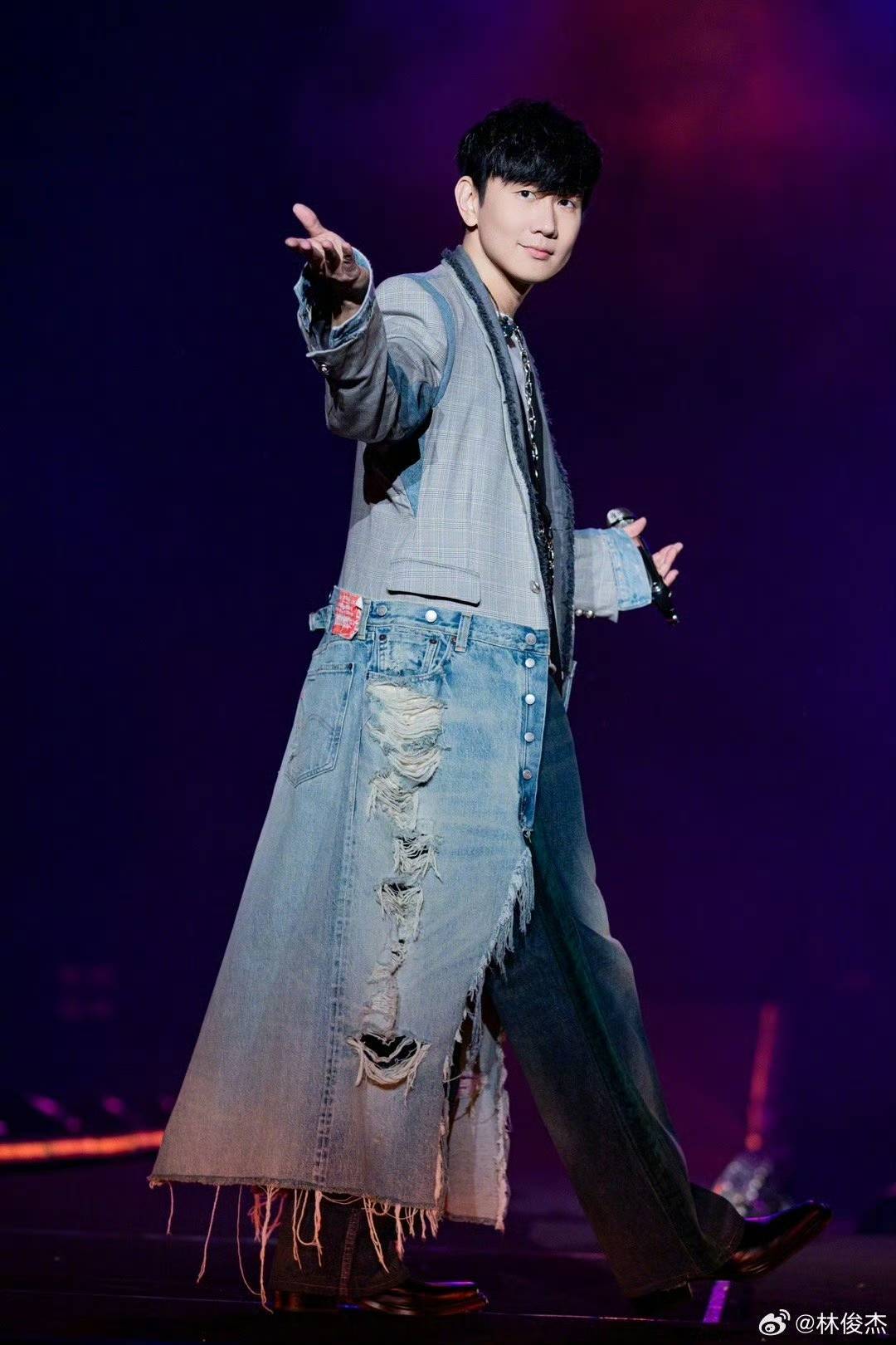 林俊杰jj20杭州站解锁首位大莲花连唱歌手的新纪录