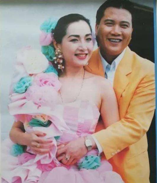 原创26岁的恬妞嫁给印尼富豪叶聪豪结婚当晚后悔了原来是做小老婆
