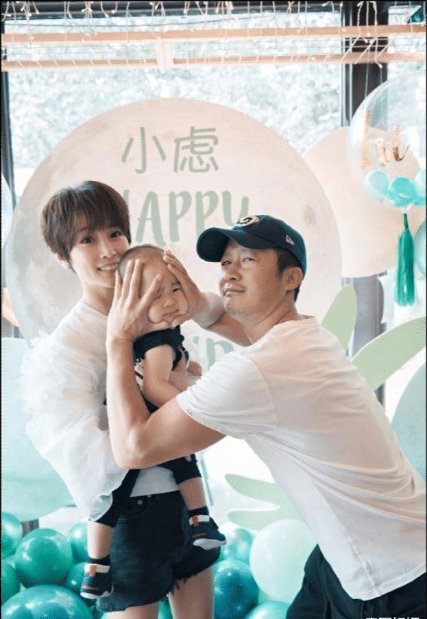原创谢楠手术成功出院吴京心疼老婆图文并茂幽默调侃夫妻都是狠人