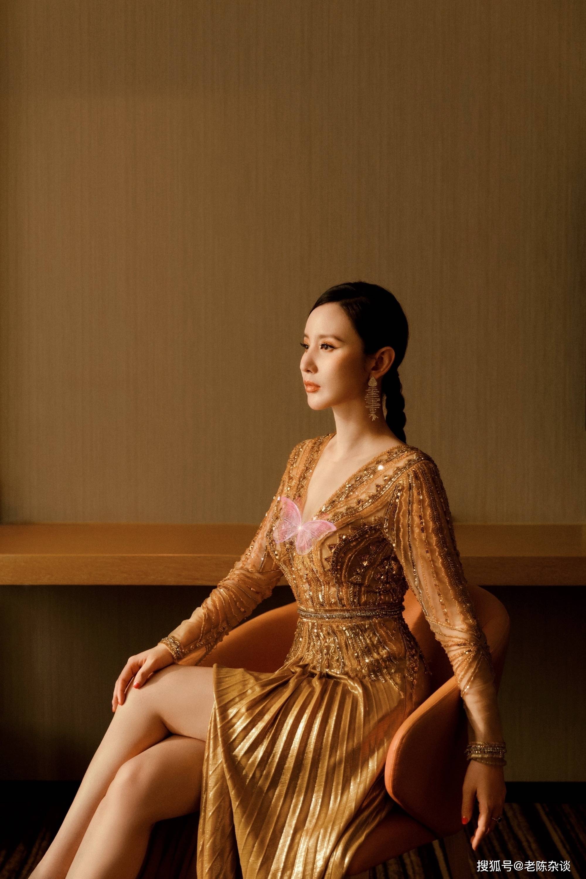 原创这谁顶得住嘛43岁张萌饱满性感韵味十足