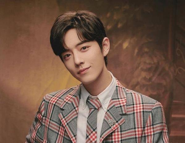 原创肖战粉丝真的很疯狂几秒就抢光10万册专刊新歌上线即助其登顶