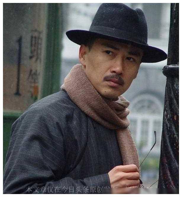 柳云龙:演艺生涯与个人传奇柳云龙以《暗算》一片开启了他的演艺裳哪