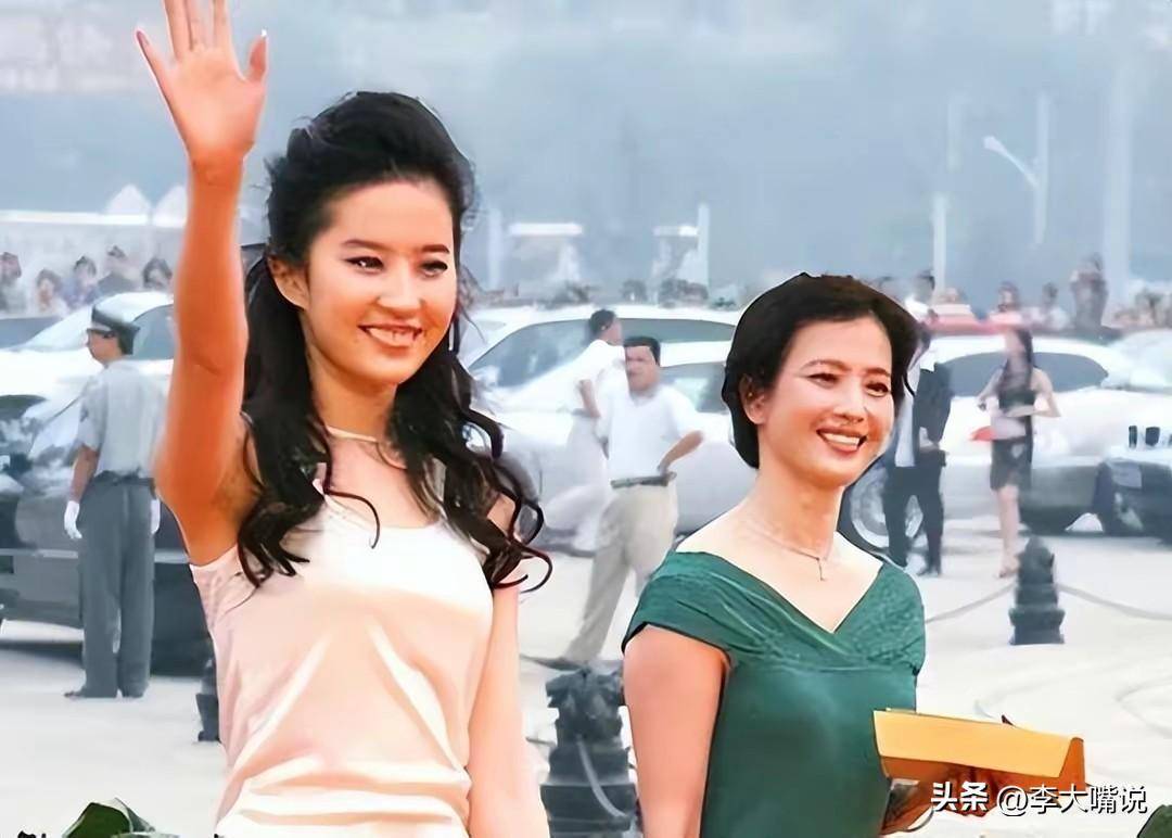 刘亦菲母亲刘晓莉:长得比女儿还漂亮,两婚两离,65岁单身也幸福_生活