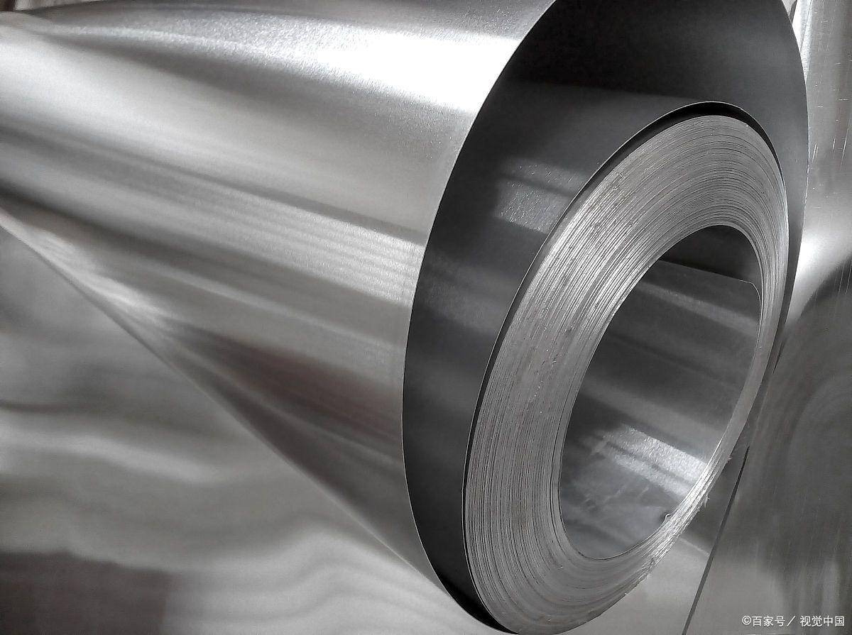 gh2747高温合金主要由铁,镍,铬等元素组成,其中还添加了少量的铝,钛