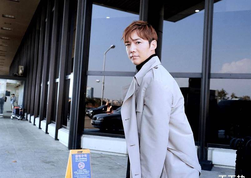 我翻看了崔振赫以往的作品,发现他每一部作品的角色都是在变动,而