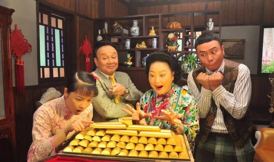 剧中的刘定坚是"八姑"刘丽琼的弟弟,"太子炳"谭宪炳的小舅子,"阿香"谭