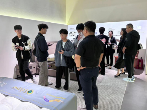 直击展会现场第39届深圳国际家具展美国eclipse床垫火热进行中