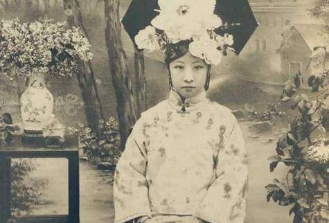原创清朝灭亡后溥仪的七个妹妹下场如何