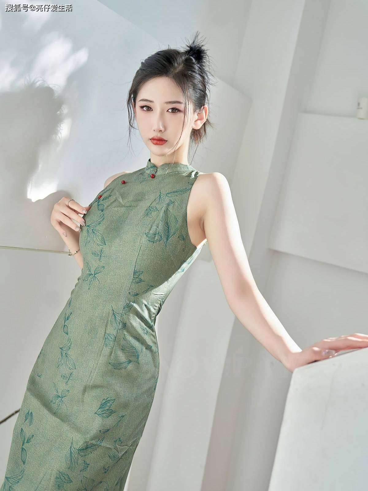 绿色旗袍之魅:古典与时尚的完美交融