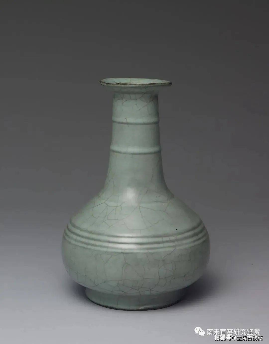 两件苏富比(Sotheby's)香港“南宋官窑八方弦纹瓶” 清仿之争议_ 两件苏富比(Sotheby's)香港“南宋官窑八方弦纹瓶” 清仿之争议_