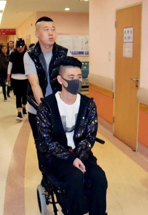 原创从20米高台坠落郭德纲掏300万相救张云雷究竟经历了什么