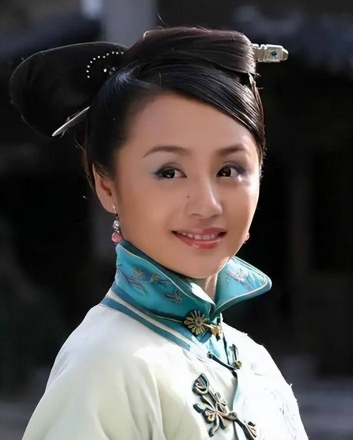 追寻演艺梦想的曹颖,接连参演《九岁县太爷》,《乌龙闯情关》等作品