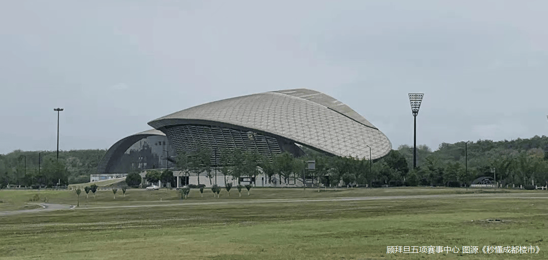 项目不远即是顾拜旦五项赛事中心(大运会场馆之一),国际体育中心(规划