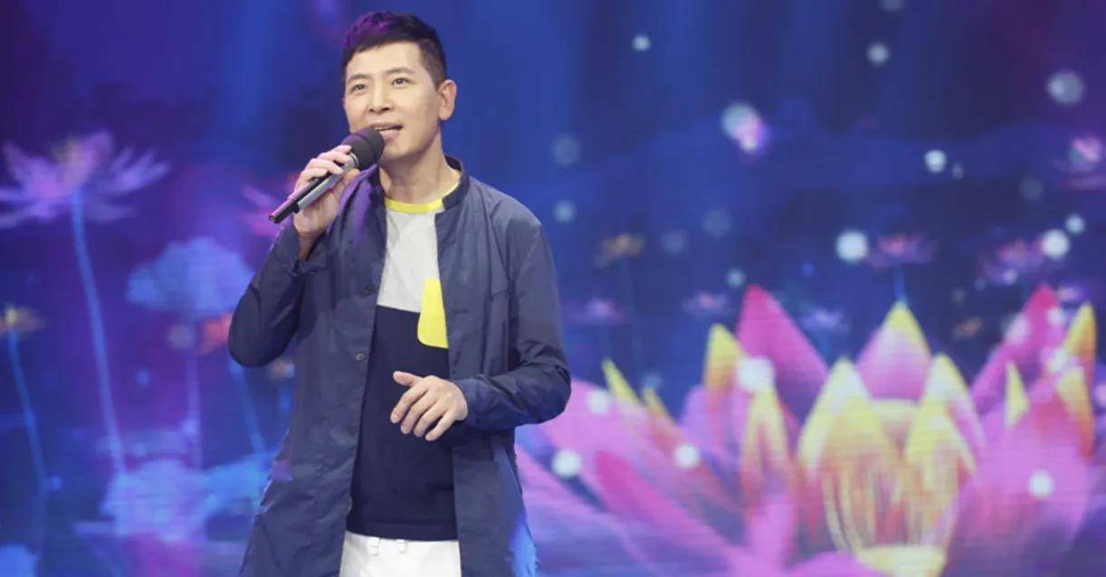 之前还被传和某知名节目的主持人传绯闻,戴军还夸那个人可爱.