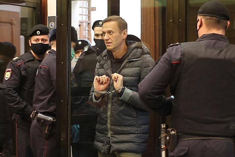 普京确实当过特工,但他同样也是一个极其丰富经验的政治家,他有必要干