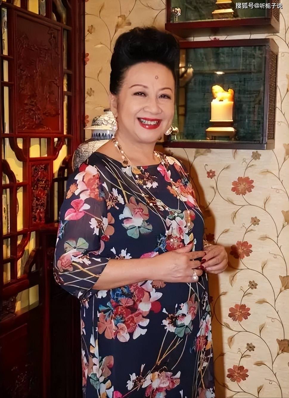 73岁薛家燕旧情复燃与小17岁男友再度牵手称不会再婚生育