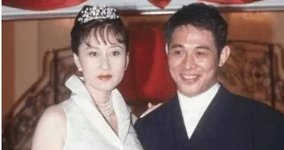 原创李连杰年轻时买下的3亿豪宅被荒废后保洁阿姨成人生赢家