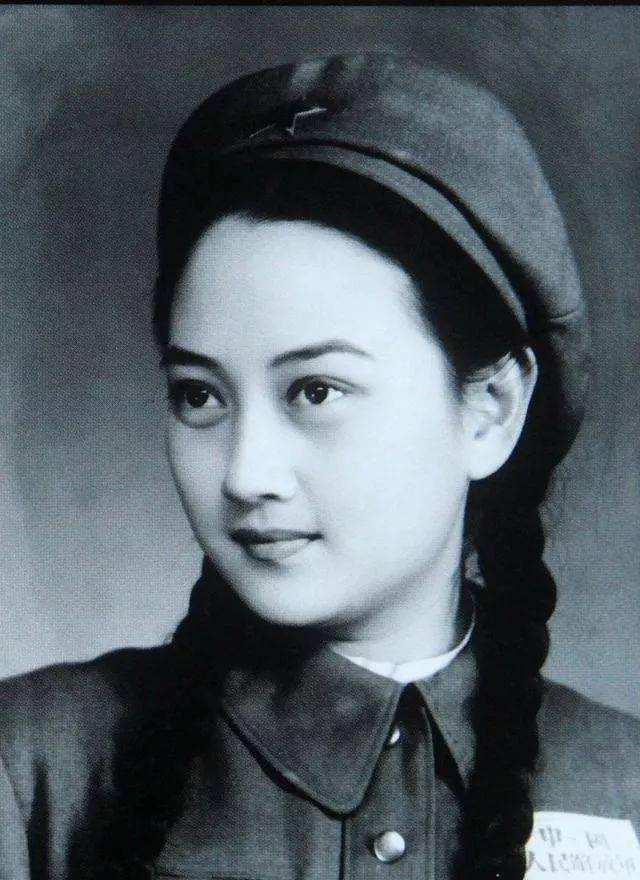 得到了话剧团副团长李壬林的认可,认为她的形象气质出演电影也非常