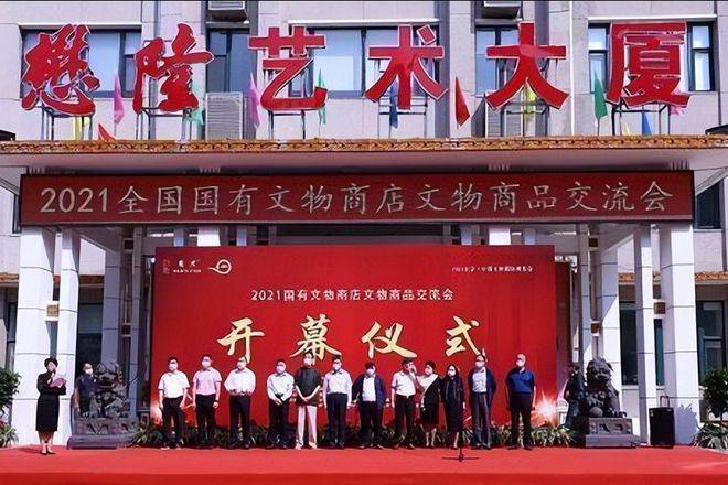 清康熙青花笔筒成交价格参考文物艺术品线下展销会出手