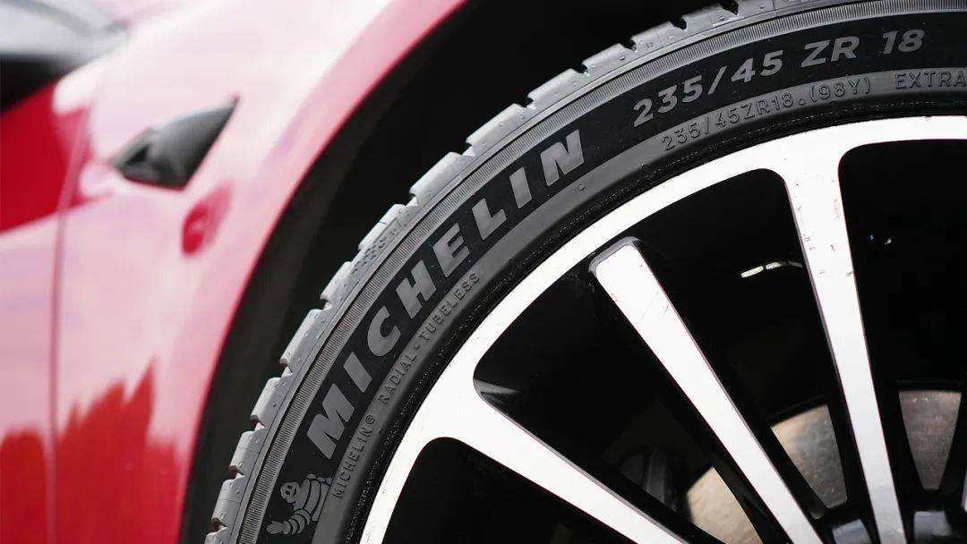 三款235/45 r18轮胎对比_搜狐汽车_搜狐网