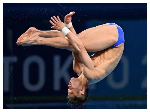 原创泳裤过小遭尴尬陈艾森为隐忧男跳水运动员私隐曝光难