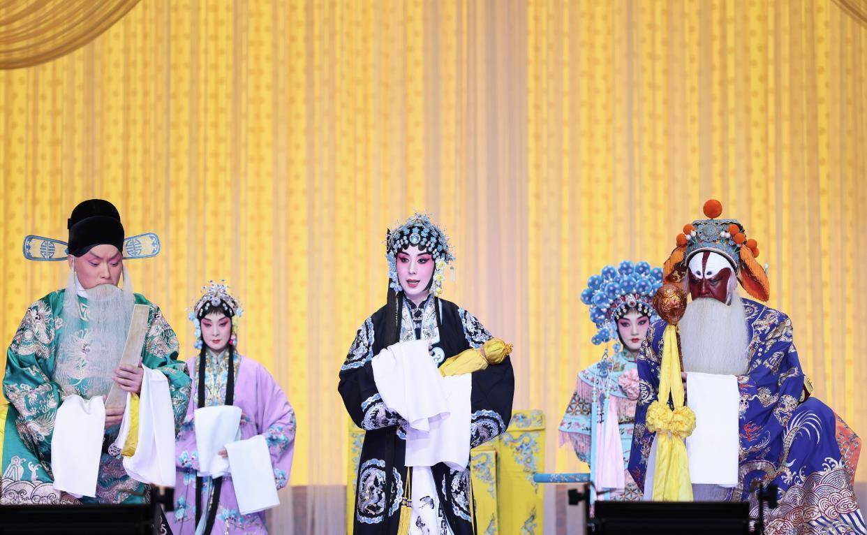 原创京剧名角张建峰无法去津演出蓝天救场天津戏迷真捧角蓝天也真好