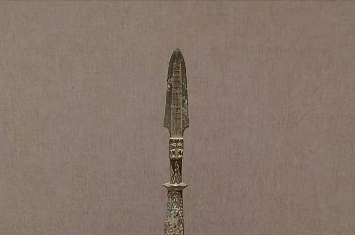 青铜矛古代战甲经过100年左右,东方九夷部与夏族已经基本融合.