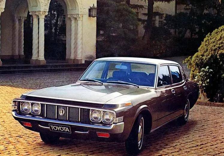 丰田皇冠正式停产!昔日神车终究走下神坛,亚洲龙上位_搜狐汽车_搜狐网