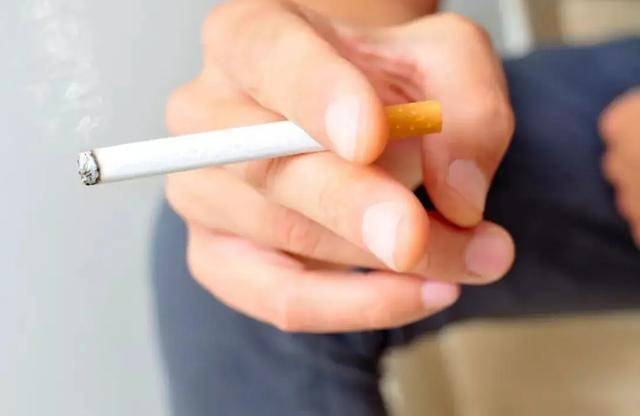 男性一天最多可以抽多少支烟?医生:控制在这个数,还可以