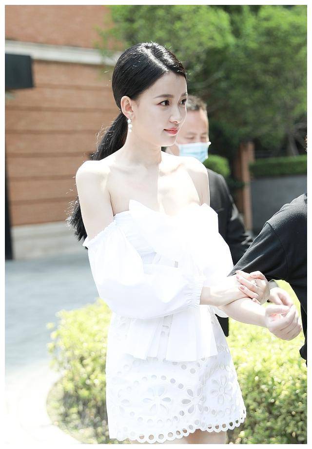 话说31岁的孙怡,竟被传绯闻和比她小10岁的小鲜肉传绯闻,这年龄差距听