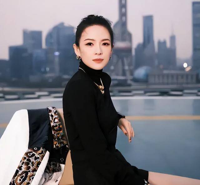 卸妆后的章子怡黄皮肤淡眉毛普通与高级气质如何平衡