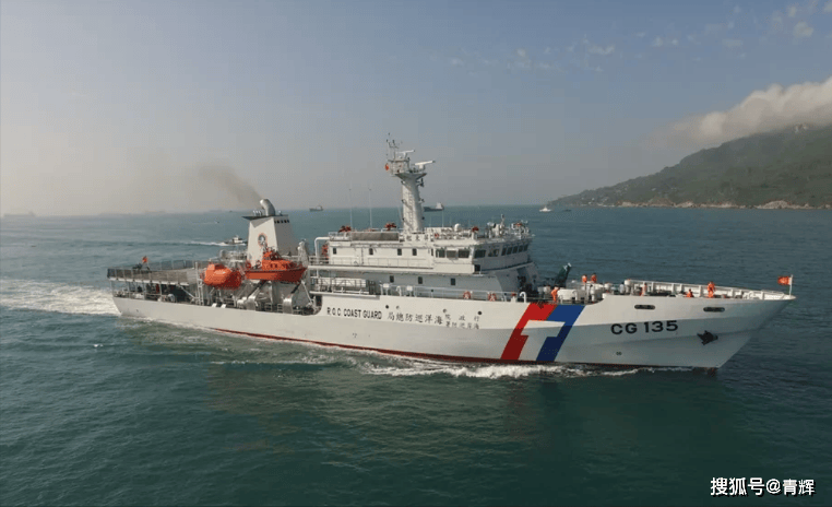 面对大陆海警船强势执法,台海巡船远远望着抱头跑_金门_海域_台岛
