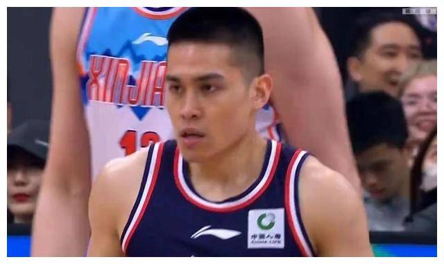 原创广州男篮飙分力压新疆祝铭震表现抢眼吴冠希全面贡献