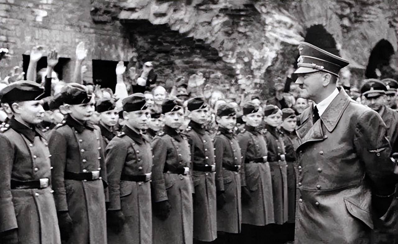 原创16年波兰发现时间胶囊纳粹分子80多年前埋下旧报纸像新的一样