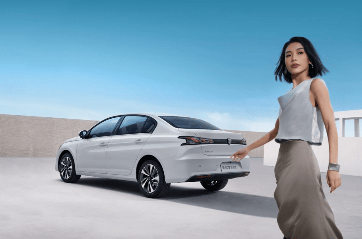 小编建议入中配拉图版,入门款罗曼尼版与中配拉图版价格相差9000元