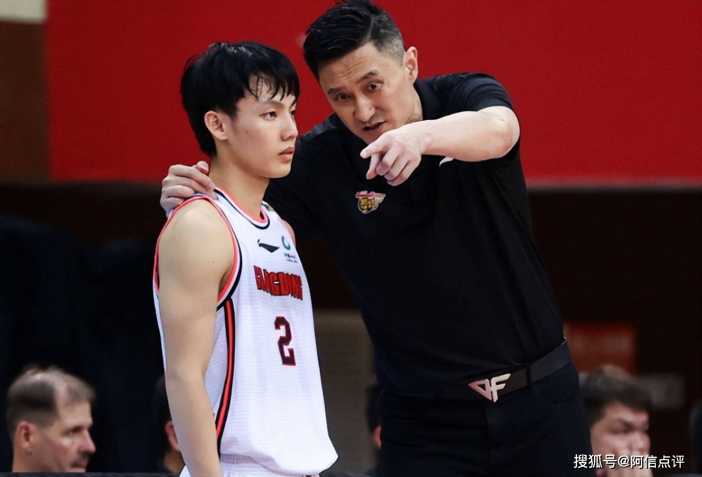 徐杰的年薪过低,任骏飞却不一样_周琦跟_胡明轩_任俊飞