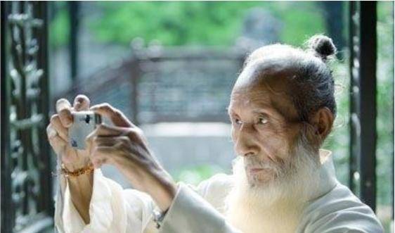 此人生于唐朝耗死了数十位皇帝最终活了443岁才离开