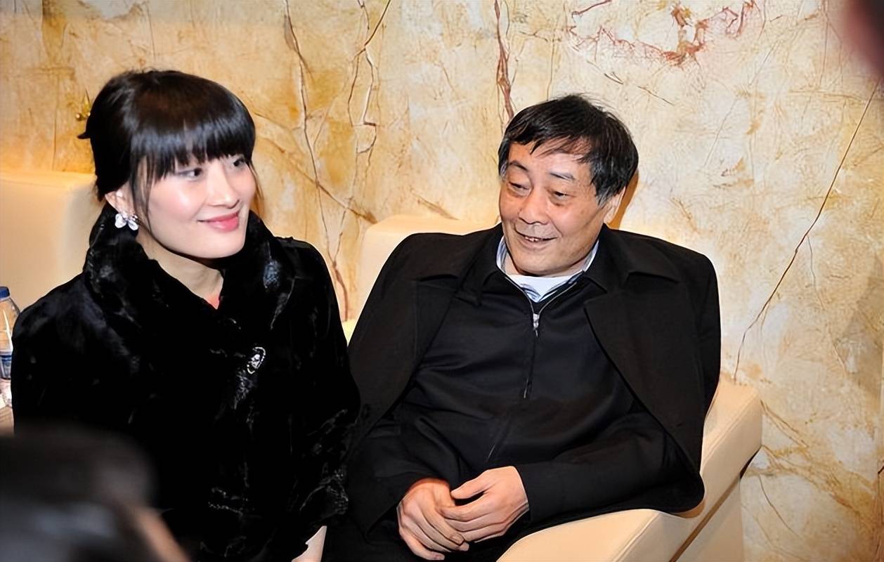 原创父亲42岁打江山女儿42岁守江山宗馥莉的第一枪打响了