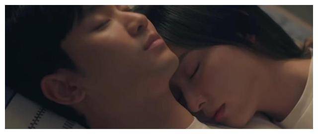 久违露腹肌金秀贤侍寝曝光挑战8块腹肌金智媛强吻惊心